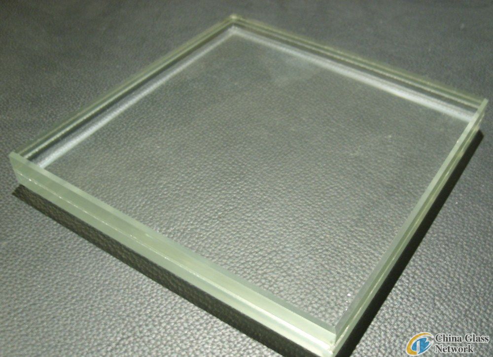 Clear laminated glass